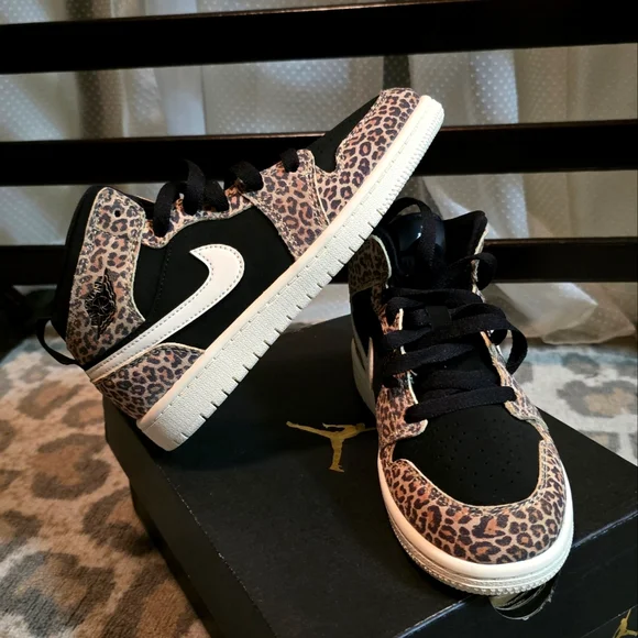 Mid Retro Animal Print Kids Leopard Print Jordan Mid SE (PS